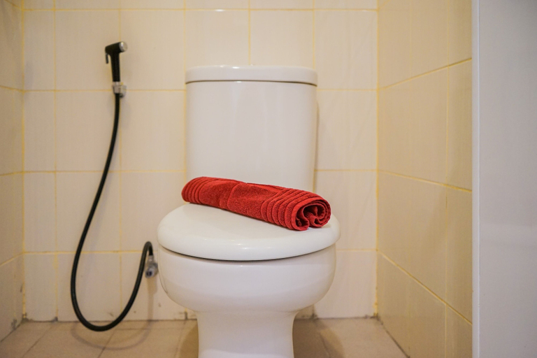 Bathroom 5, Homey and Simply Studio Apartment at Ayodhya Residences, Tangerang