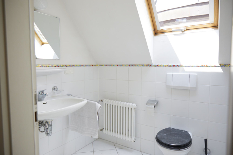 Bathroom 5, Schloss Morlbach, Starnberg