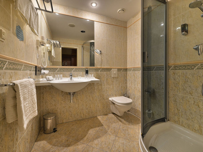 Bathroom 4, Ramada by Wyndham Prague City Centre, Praha 1
