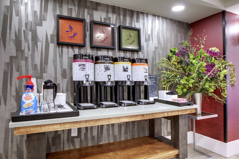 Food & Drinks 5, Hampton Inn & Suites Cordele, Crisp