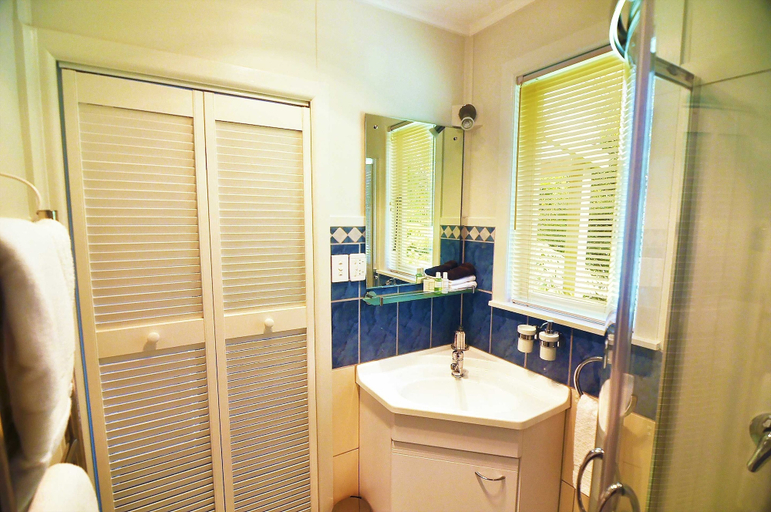 Bathroom 5, Moon Gate Villa, Far North
