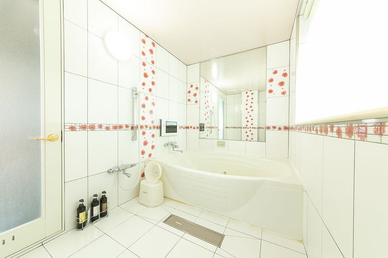 Bathroom 4, Hotel To, Wakayama