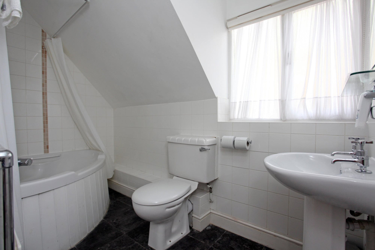 Bathroom 3, White Hart, Andover by Marston's Inns, Hampshire