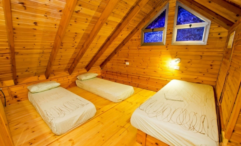 Bedroom 3, Siesta
