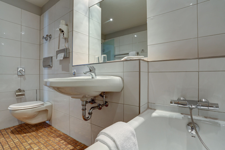 Bathroom 5, Kommerzhotel Köln, Köln