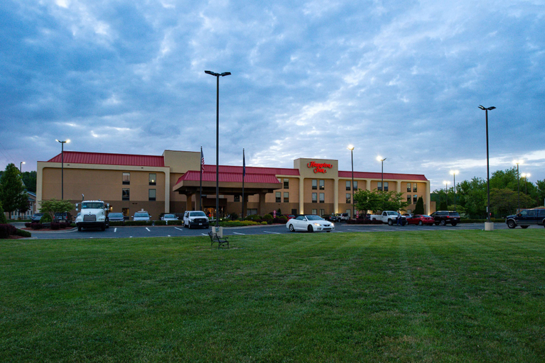 Exterior & Views 2, Hampton Inn Wytheville, Wythe