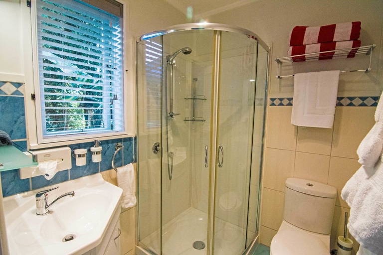 Bathroom 5, Moon Gate Villa, Far North