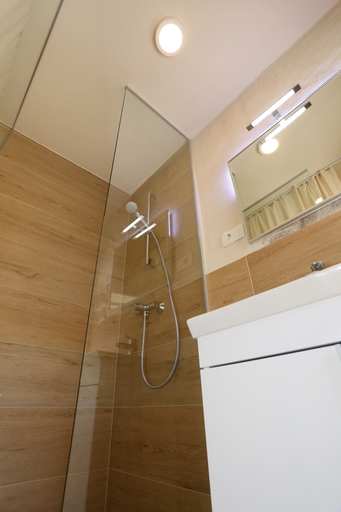 Bathroom 4, Idassa Palace, Zadar