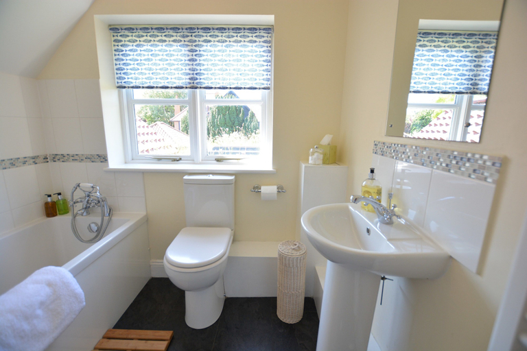 Bathroom 3, The Dolphin Inn, Suffolk
