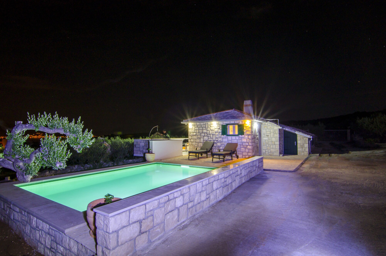 Sport & Beauty 3, Holiday Home Bliss, Supetar