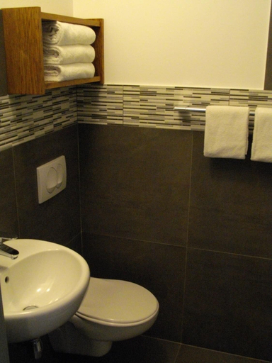 Bathroom 3, Residella House, Vaucluse