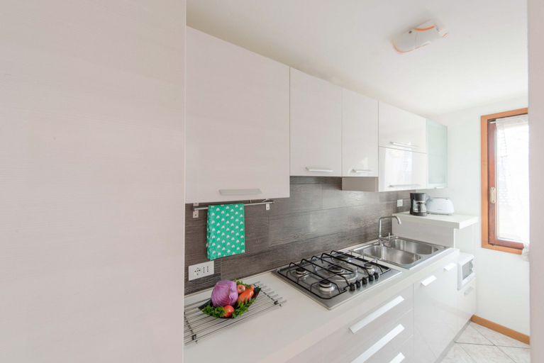 Private kitchen, Casa del Borgo Vesio, Brescia
