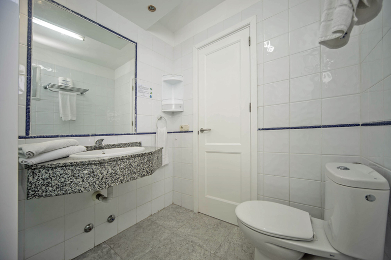 Bathroom 4, Apartamentos Puerto Colon Club, Santa Cruz de Tenerife