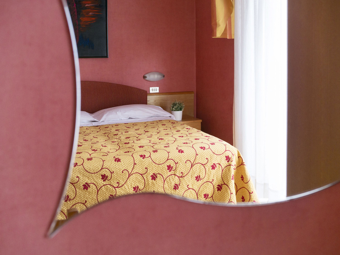 Bedroom 4, Hotel Junior, Rimini