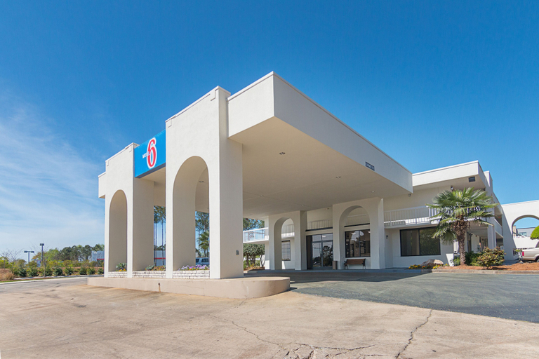 Exterior & Views 2, Motel 6 Newnan, GA, Coweta
