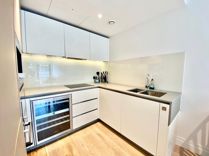 Others 4, Stylish 2 Bed Flats Near US Embassy, London