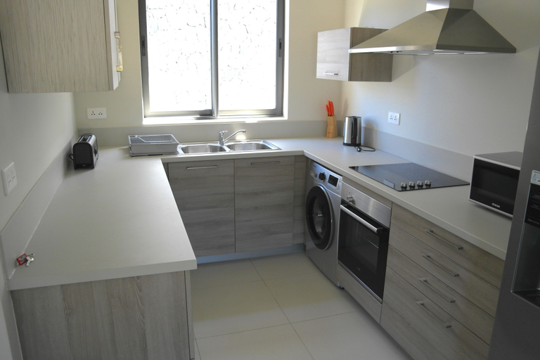 Others 2, Immaculate Two Beds Luxury Marina Apartment, Black River