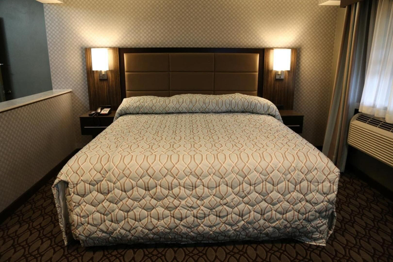 Bedroom 4, Red Carpet Inn Elmwood Park, Bergen