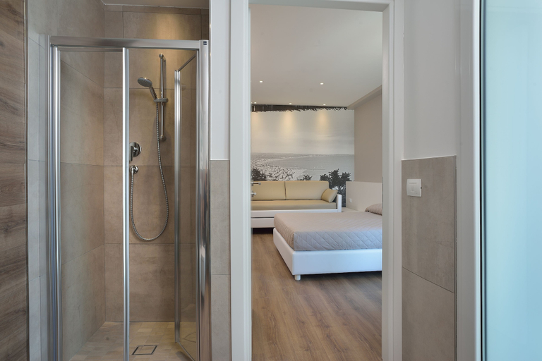 Bathroom 5, Embassy Hotel & SPA, Rimini