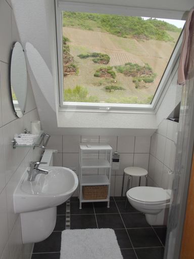Bathroom 5, Weingut & Gästehaus Kaufmann-Schneider, Bernkastel-Wittlich