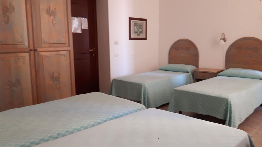 Bedroom 3, Alghero Vacanze Hotel, Sassari
