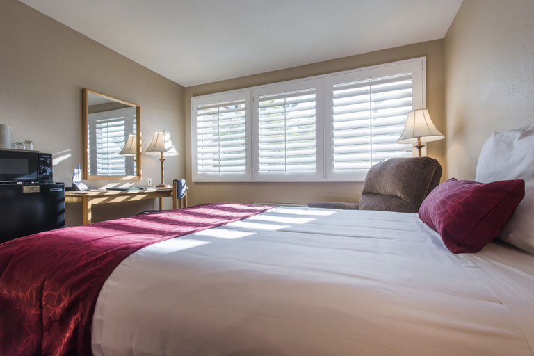 Bedroom 2, Grand Vista Hotel, Ventura