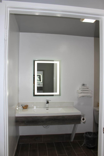 Bathroom 3, ERTH INN by AGA Los Angeles, Los Angeles