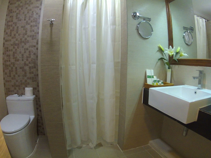 Bathroom 5, Eastern Palace Hotel, Mandalay