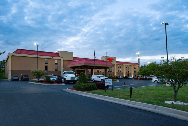 Exterior & Views 2, Hampton Inn Wytheville, Wythe
