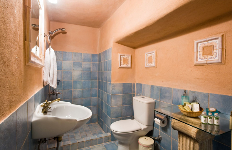Bathroom 4, Arapakis Historic Castle, Peloponnese