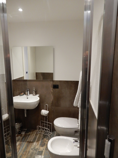 Bathroom 3, Oltremare Guest House, Genova