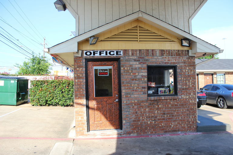Exterior & Views, Apple Inn, Dallas