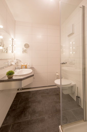 Bathroom 3, Hotel Am Kurpark Späth, Neustadt an der Aisch-Bad Windsheim