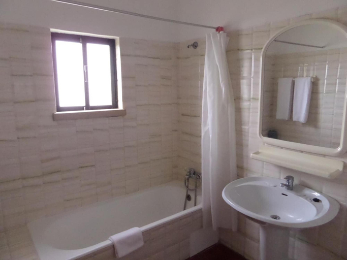 Bathroom, Clube Alvorferias, Portimão