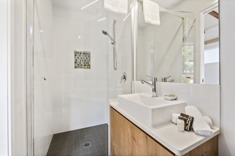 Bathroom 5, Freedom Shores, Whitsunday