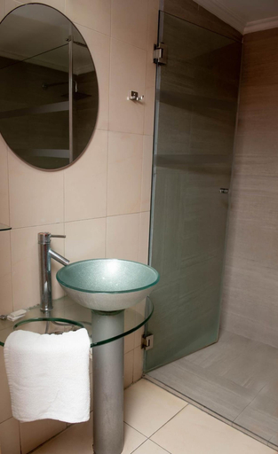 Bathroom 5, La Cresta Inn, Panamá