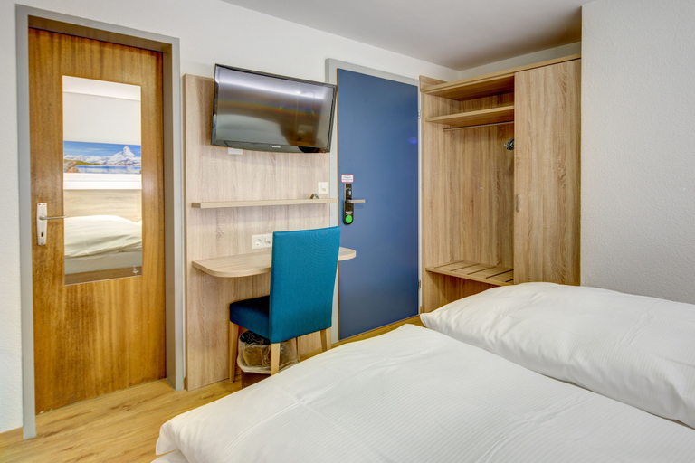 Bedroom 3, Matterhorn Inn - Wellness & Dining - at Zermatt Shuttle Station, Visp