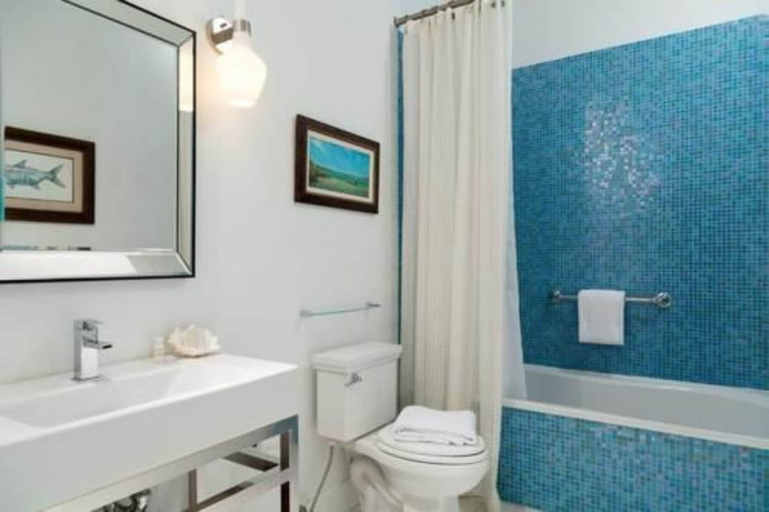 Bathroom 4, Black Dolphin Inn, Volusia