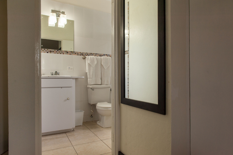 Bathroom 4, Shirley Retreat Hotel
