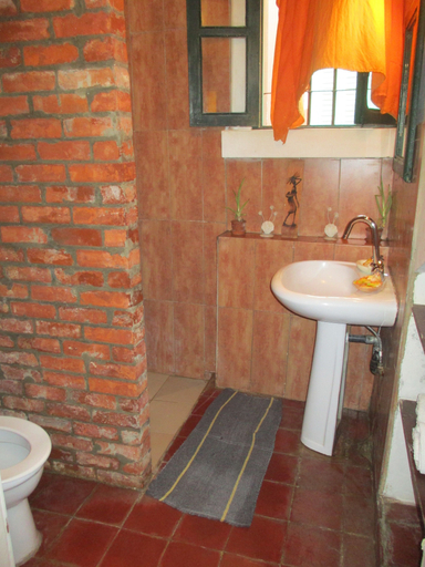 Bathroom 5, Chez Eric, Dakar