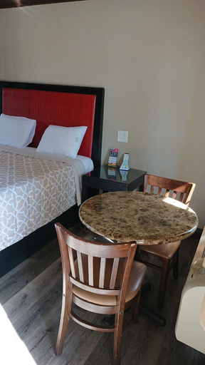 Bedroom 3, Santa Ana Travel Inn, Orange