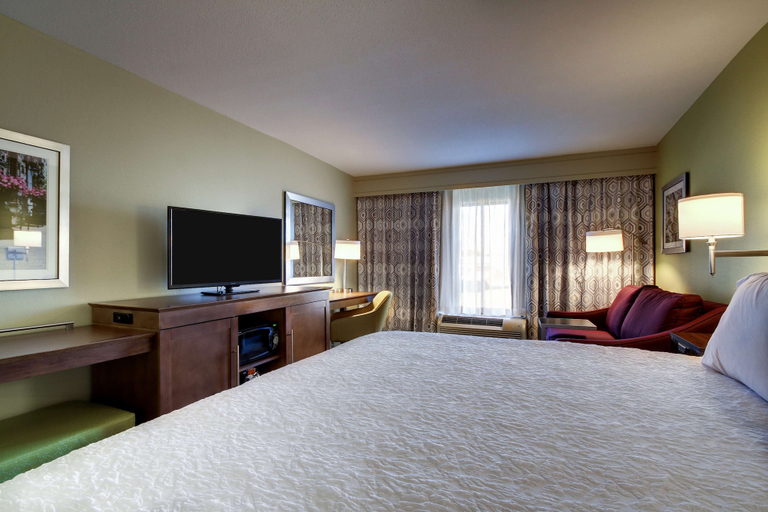 Bedroom 2, Hampton Inn & Suites Cordele, Crisp