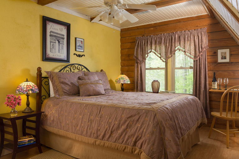 Bedroom 3, Tiffanys Bed & Breakfast, Hot Spring