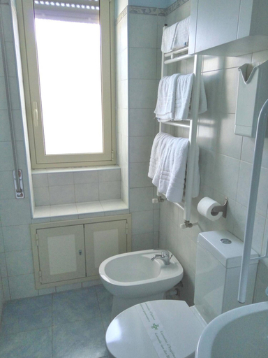Bathroom 3, Michelangelo BB Rooms, Catania