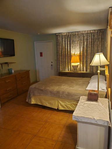 Bedroom 2, Conty's Motel, Collier