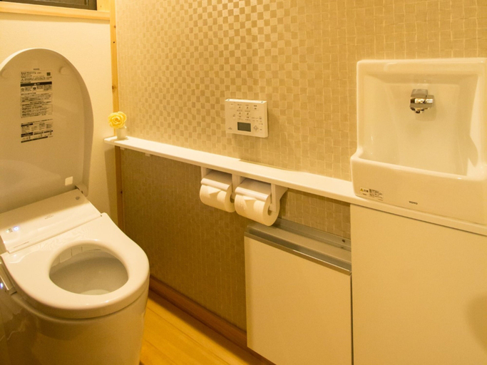 Bathroom 4, Rinn Rokujo Machiya, Kyoto