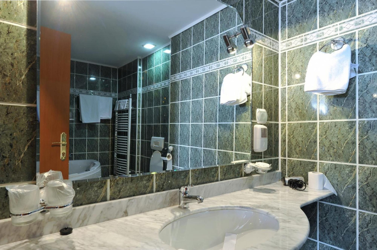 Bathroom 4, Hotel Moldova, Iasi