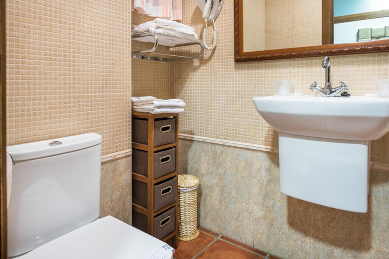 Bathroom 4, Hostal Restaurante Rijujama, Guadalajara