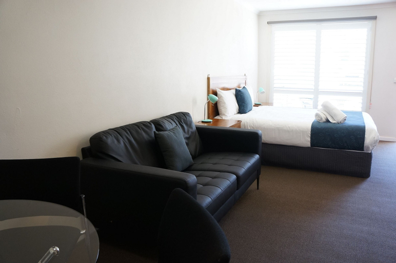 Others 4, Waves Motel and Apartments, Warrnambool