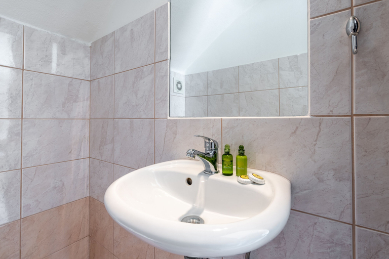 Bathroom 4, Le Petit Reve, Crete